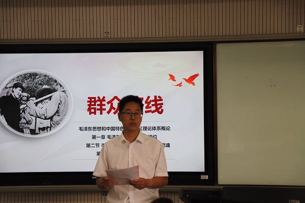 英国上市公司官网365副院长殷旭辉副教授介绍评委和参赛教师.JPG